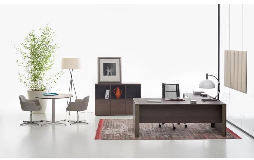 Manerba Исполнительный угловой письменный стол из дерева You-eco sun-id-1451252 - Вид №1