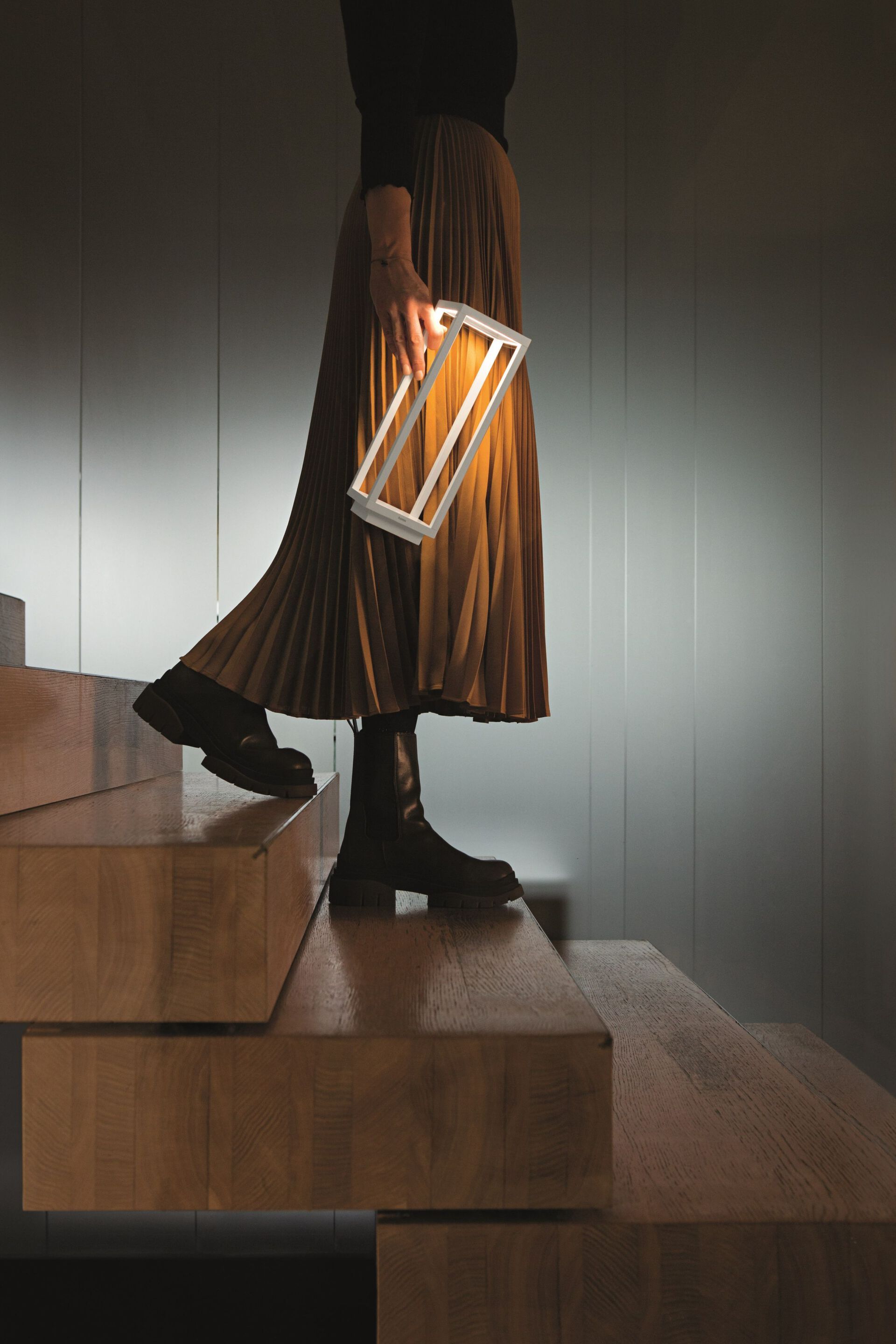 Алюминиевая светодиодная настольная лампа с батарейным питанием In Stock Шафран ARCH-00004679 - Вид №1