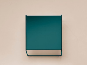 Деревянный журнальный столик