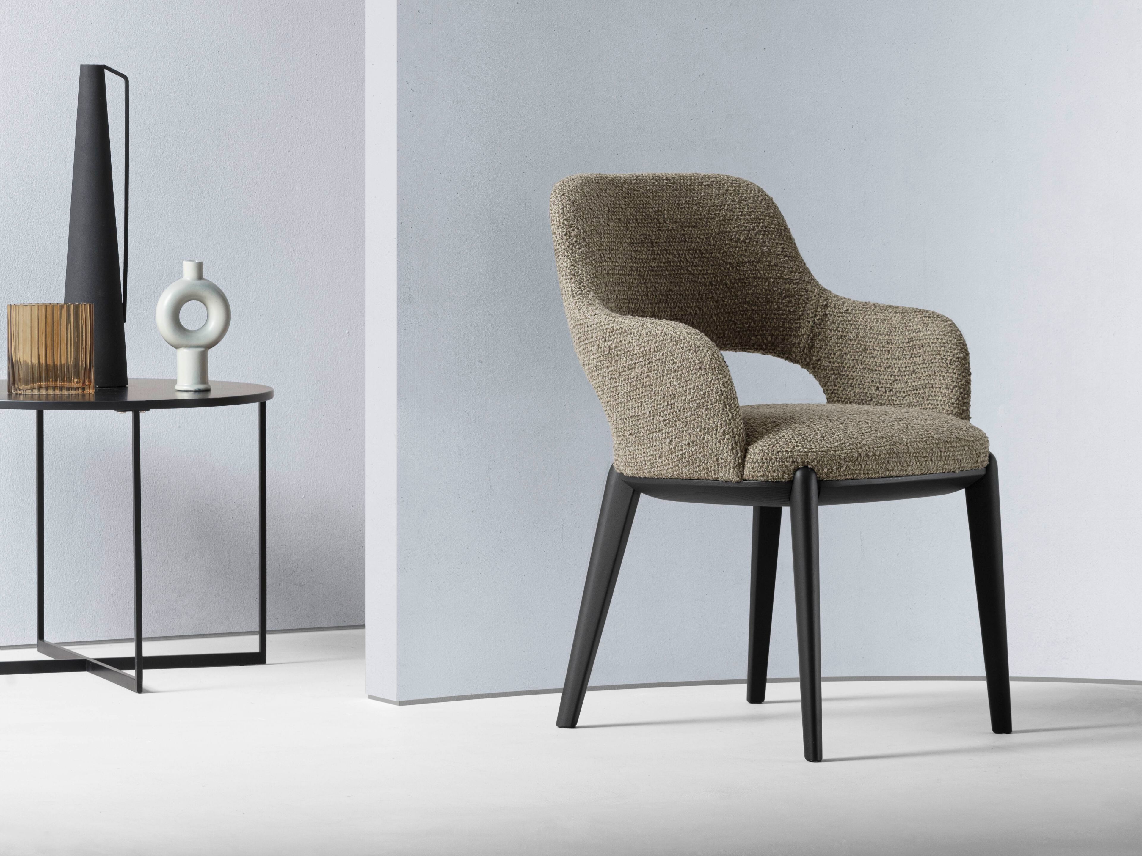 Мягкий тканевый стул с подлокотниками Alf DaFrè TINA ARCH-00082266 - Вид №1