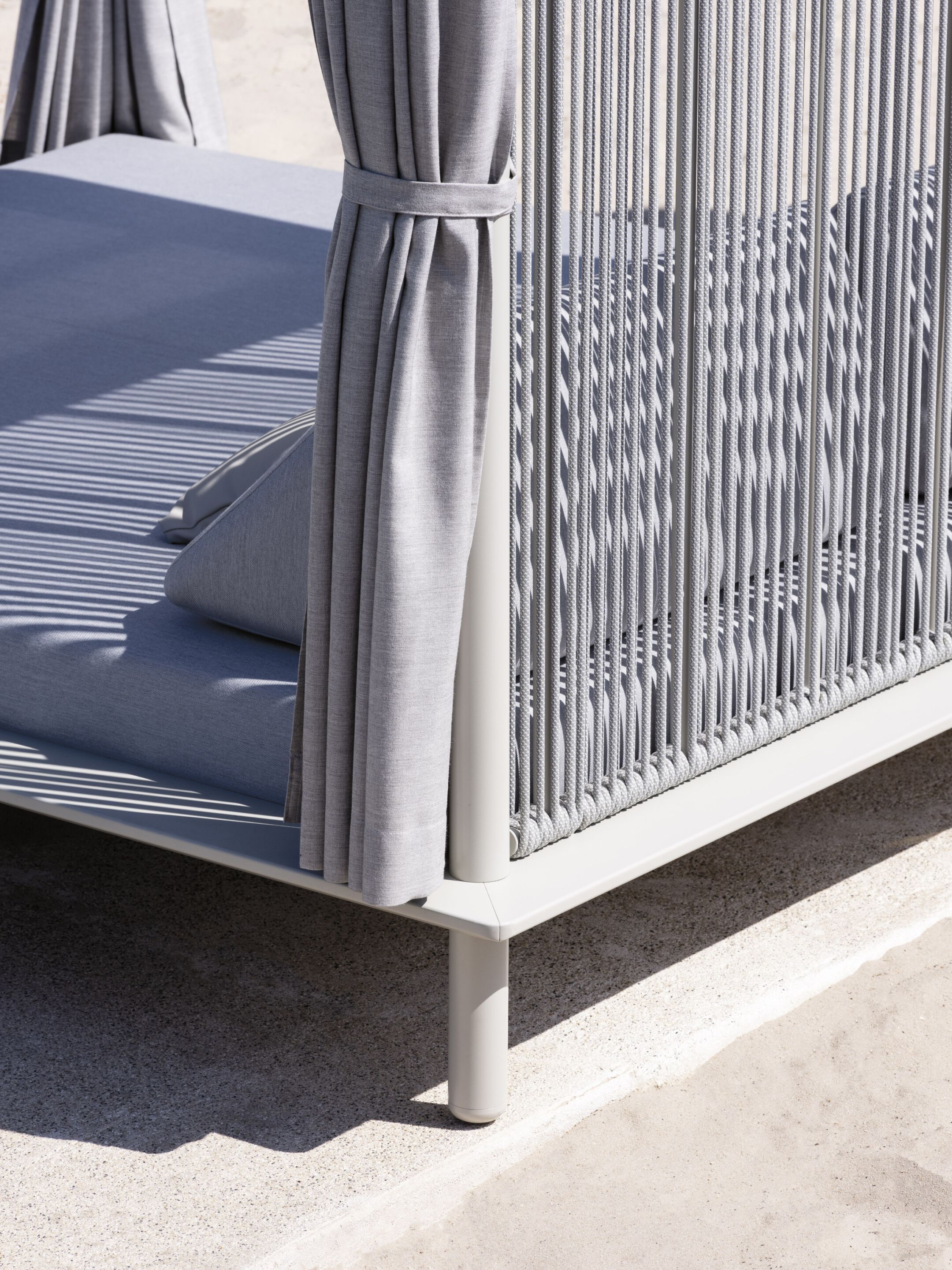 Кровать с балдахином из акриловой и алюминиевой ткани Varaschin Sunmoon ARCH-00069150 - Вид №11