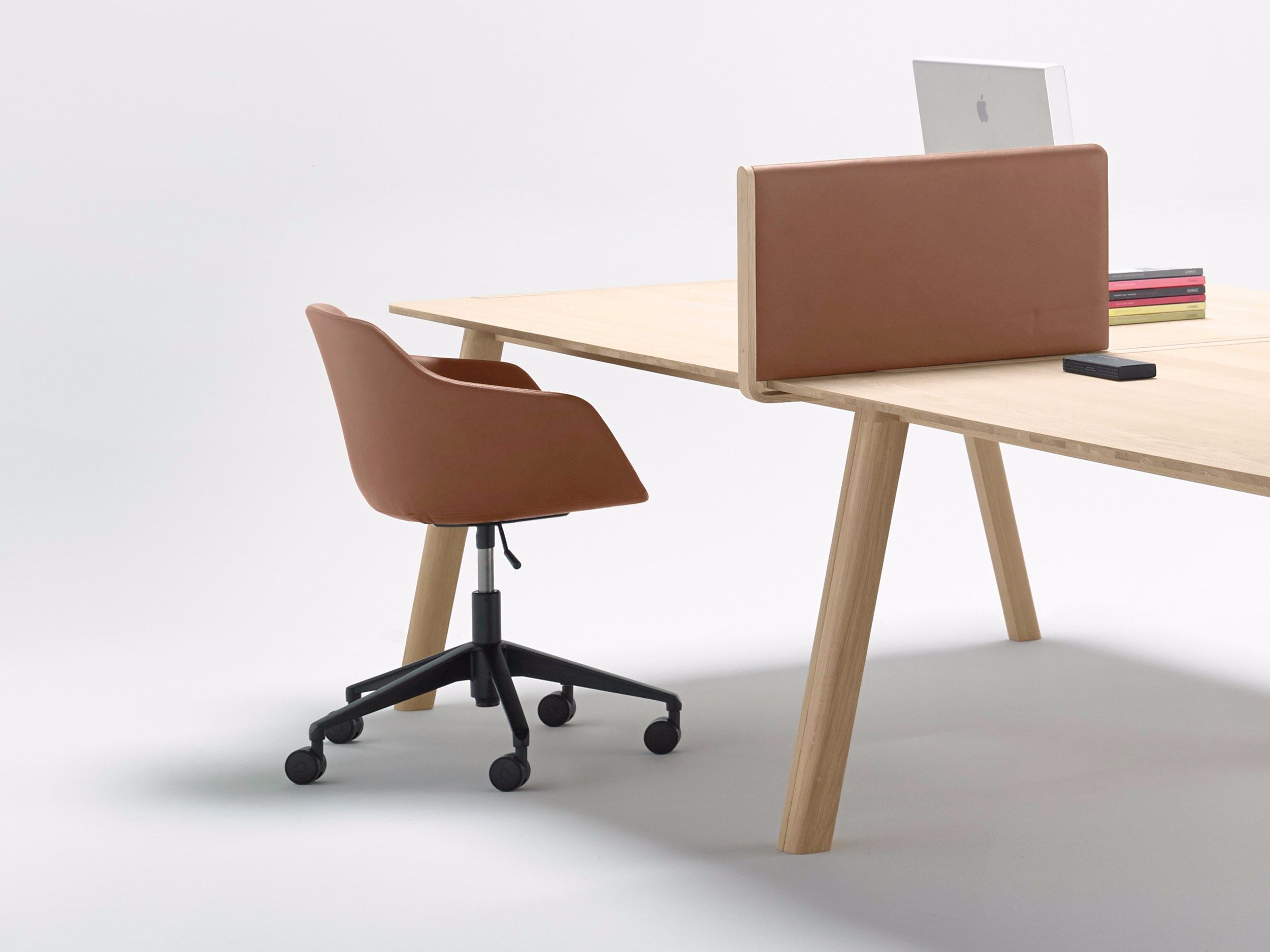 Кожаный стул с колесами ALKI Kuskoa Bi ARCH-00113448 - Вид №1