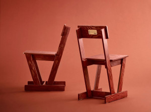 Деревянный стул