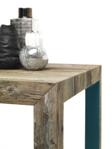 Восстановленный деревянный квадратный стол