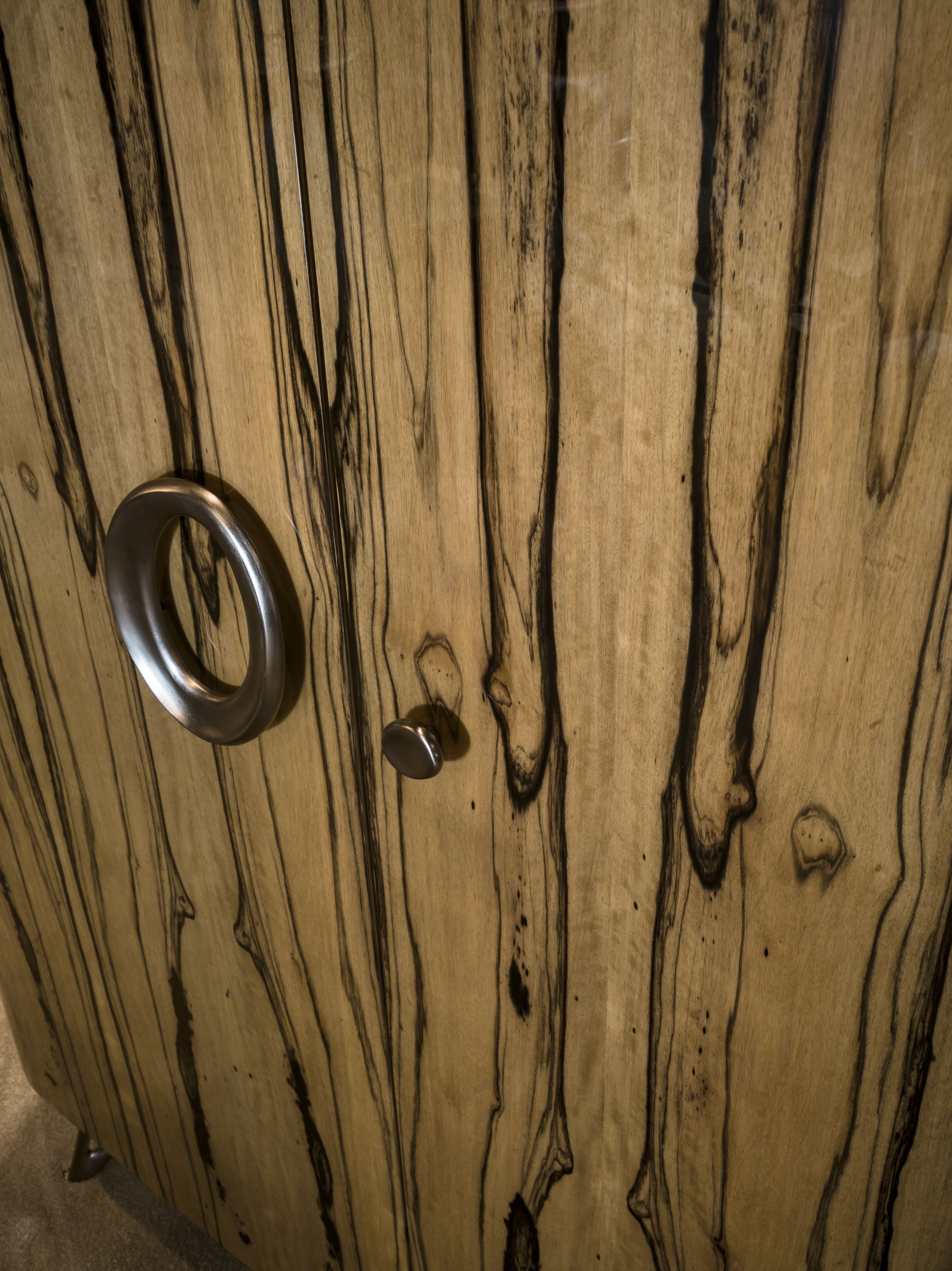 Эбеновый барный шкаф со встроенным освещением Bellotti Ezio ARCH-00117686 - Вид №2