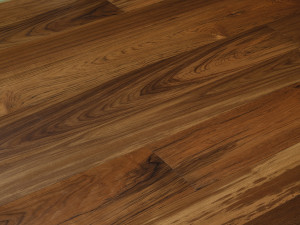 Биосовместимый трехслойный деревянный пол