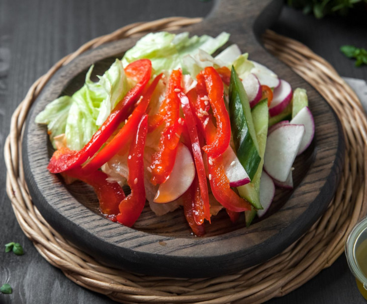 9471 Салат с огурцами, редисом и сладким перцем Вкусляндия  - Вид №1