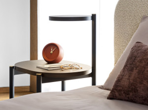 Овальная тумбочка из шпона с освещением