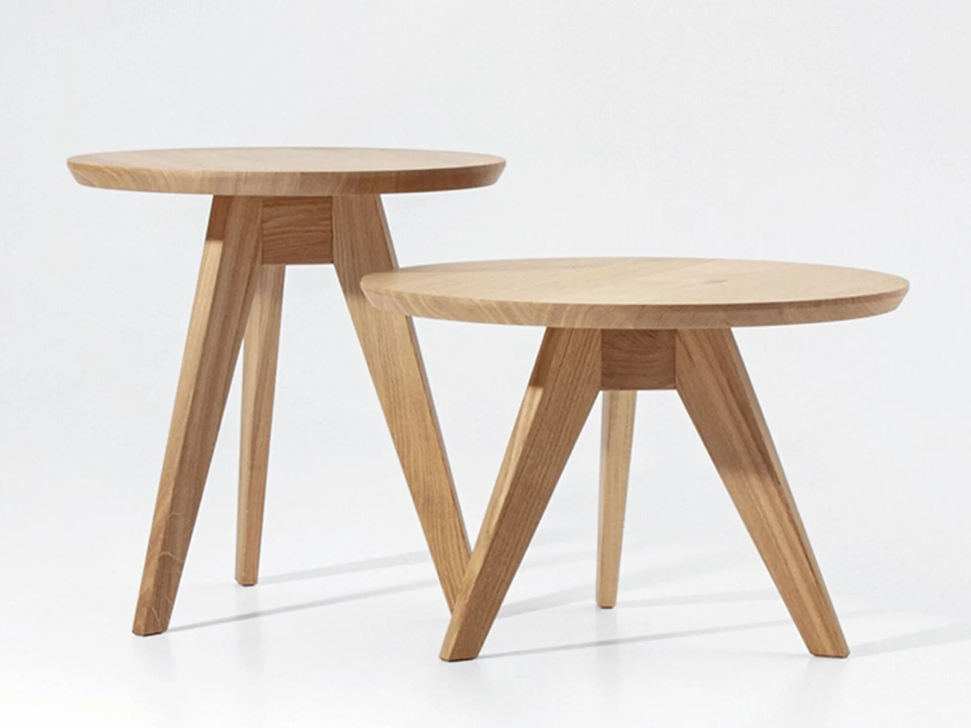 Круглый журнальный столик из массива дерева ZEITRAUM ужин ARCH-00090237