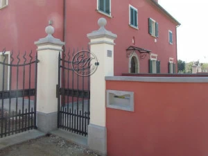 GH LAZZERINI Встроенный в стену почтовый ящик из камня