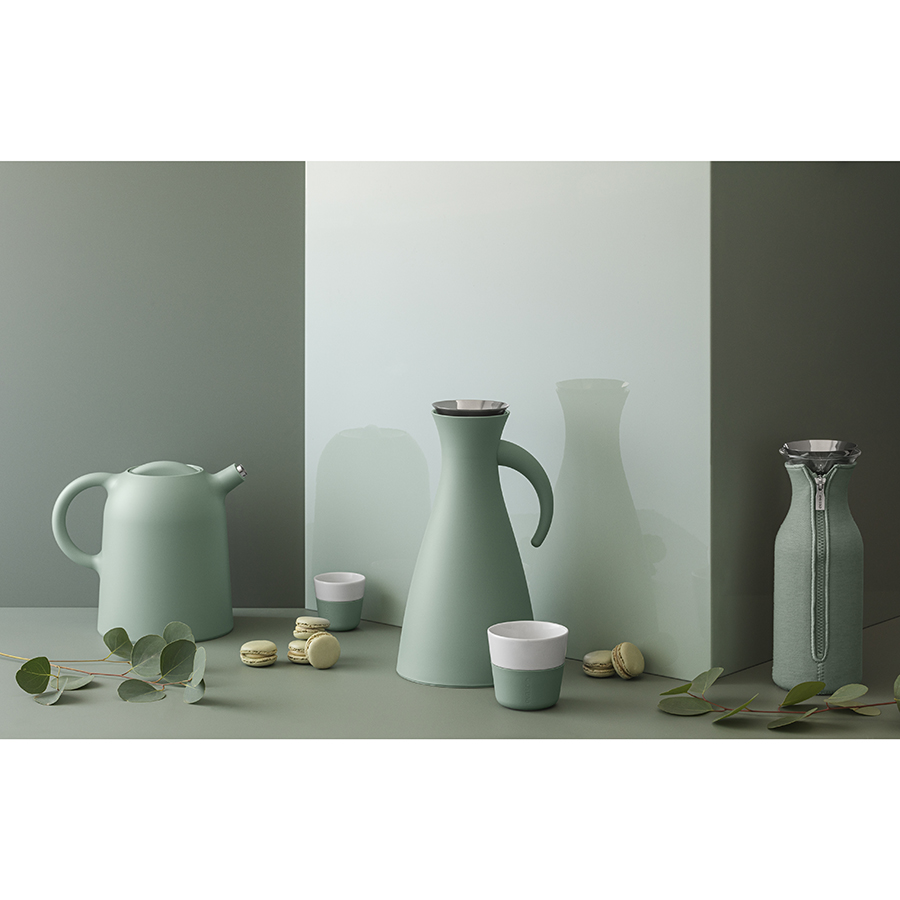 567993 Графин fridge в неопреновом текстурном чехле 1 л светло-зеленый Eva Solo  - Вид №1