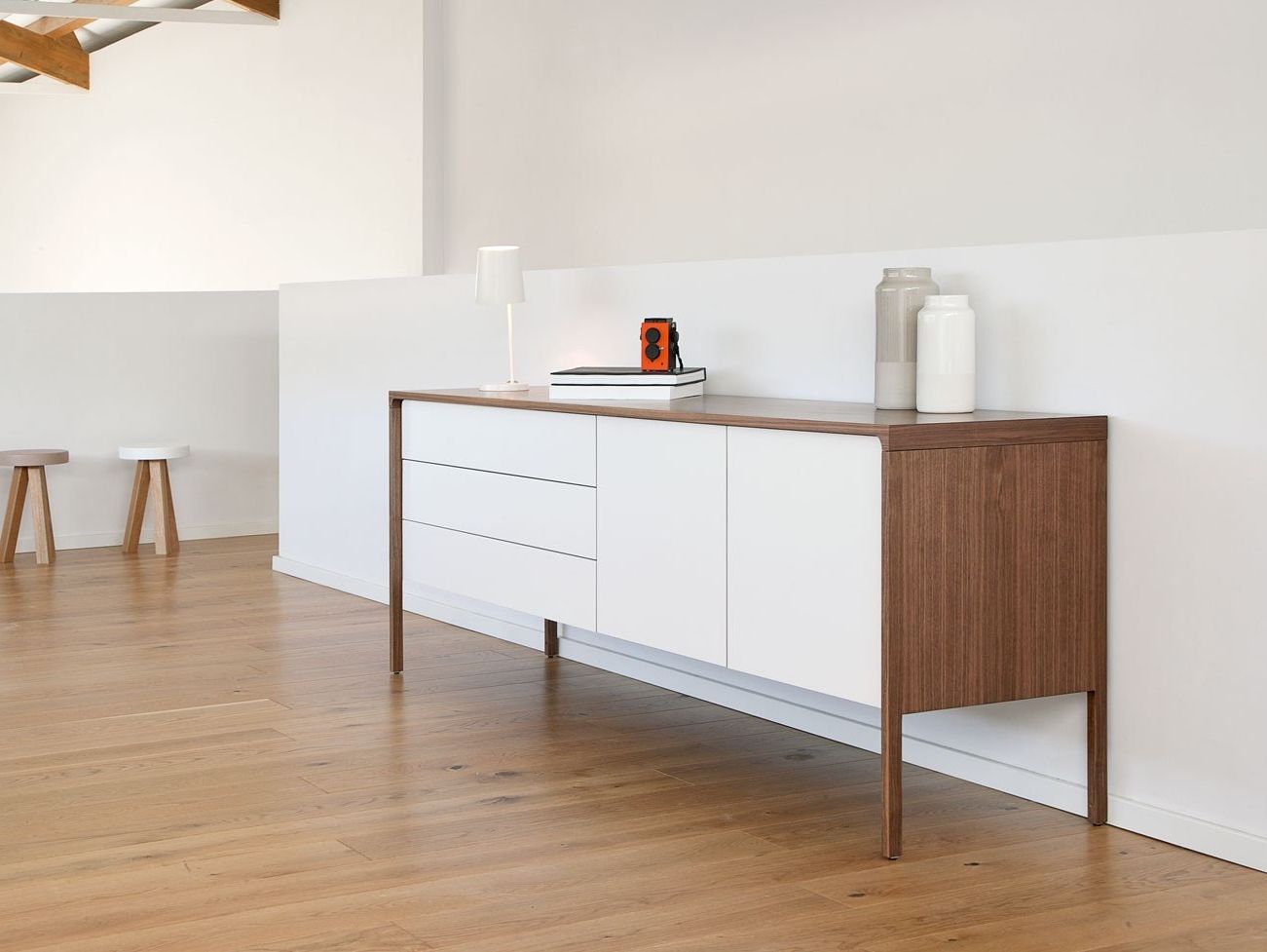 Деревянный шкаф с распашными дверями Punt Tactile ARCH-00078397 - Вид №1