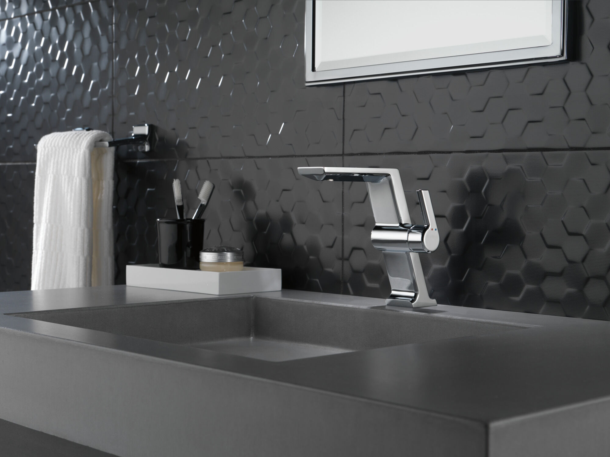 79908 8-дюймовый мини-полотенцесушитель Delta Faucet Pivotal Хром  - Вид №4