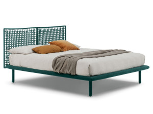 Двуспальная кровать из ткани