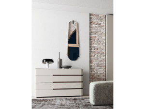 Настенное зеркало