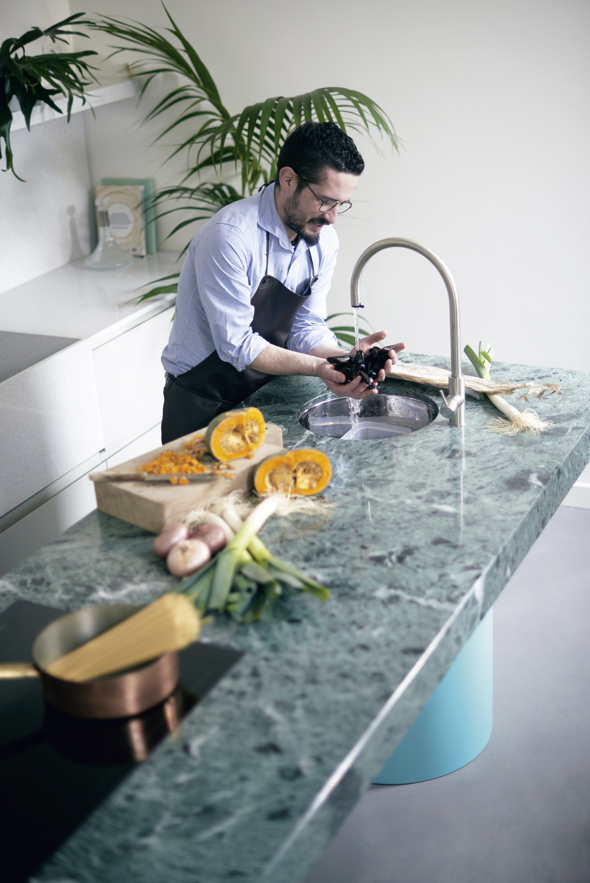 Кухня с островом без ручек на заказ TM Italia Cucine ARCH-00027792 - Вид №1