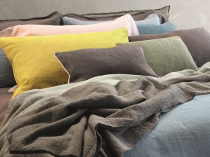 Комбинированная однотонная кровать