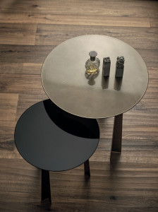 Стальной журнальный столик