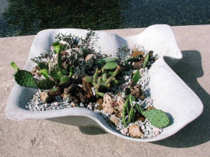 Бетонный низкий плантатор для общественных мест