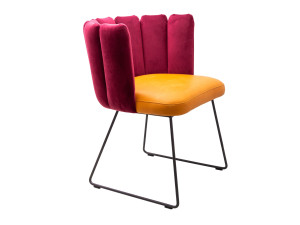 Мягкое кресло с подлокотниками