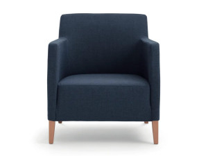 Тканевое кресло с подлокотниками