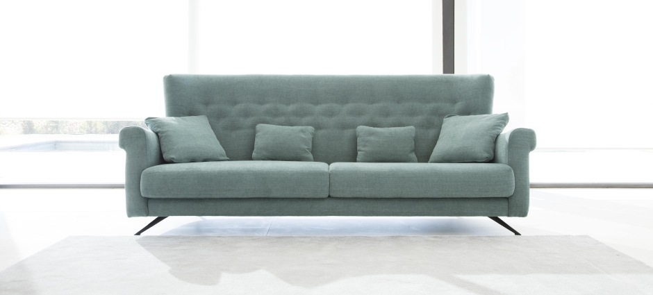 066988 Прямой диван Fama Nina Santreyd