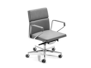 5-спицевое кожаное офисное кресло