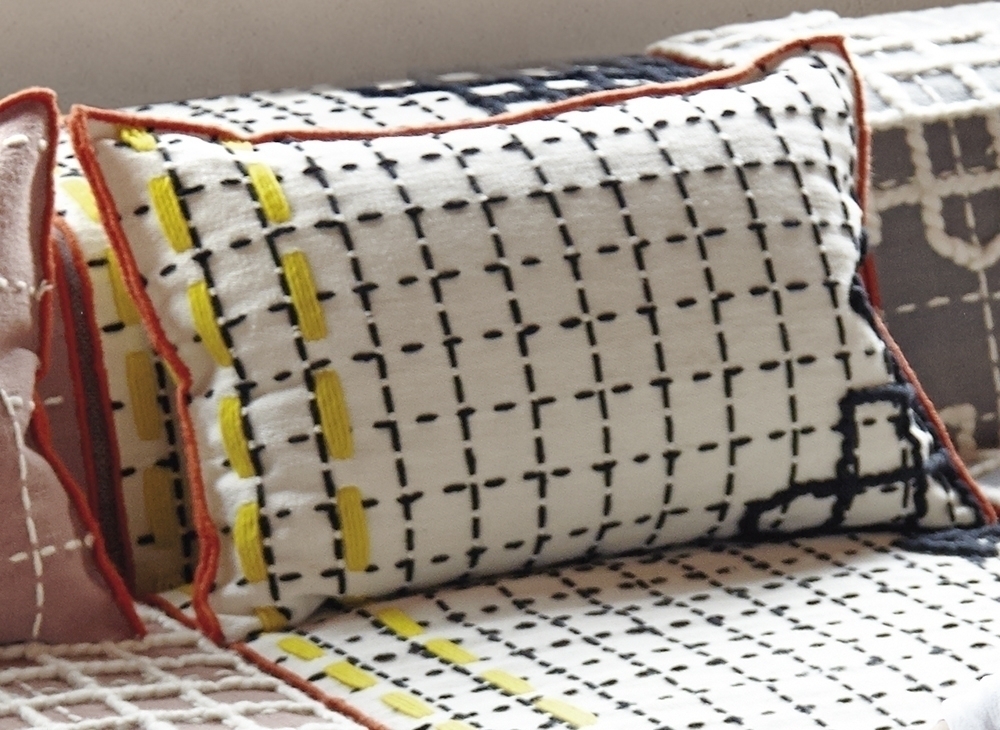 100287 Подушка Space D White GAN Bandas