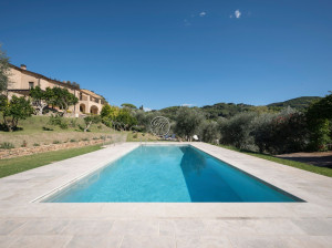 Природный камень подземный бассейн