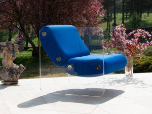 Кресло с подлокотниками