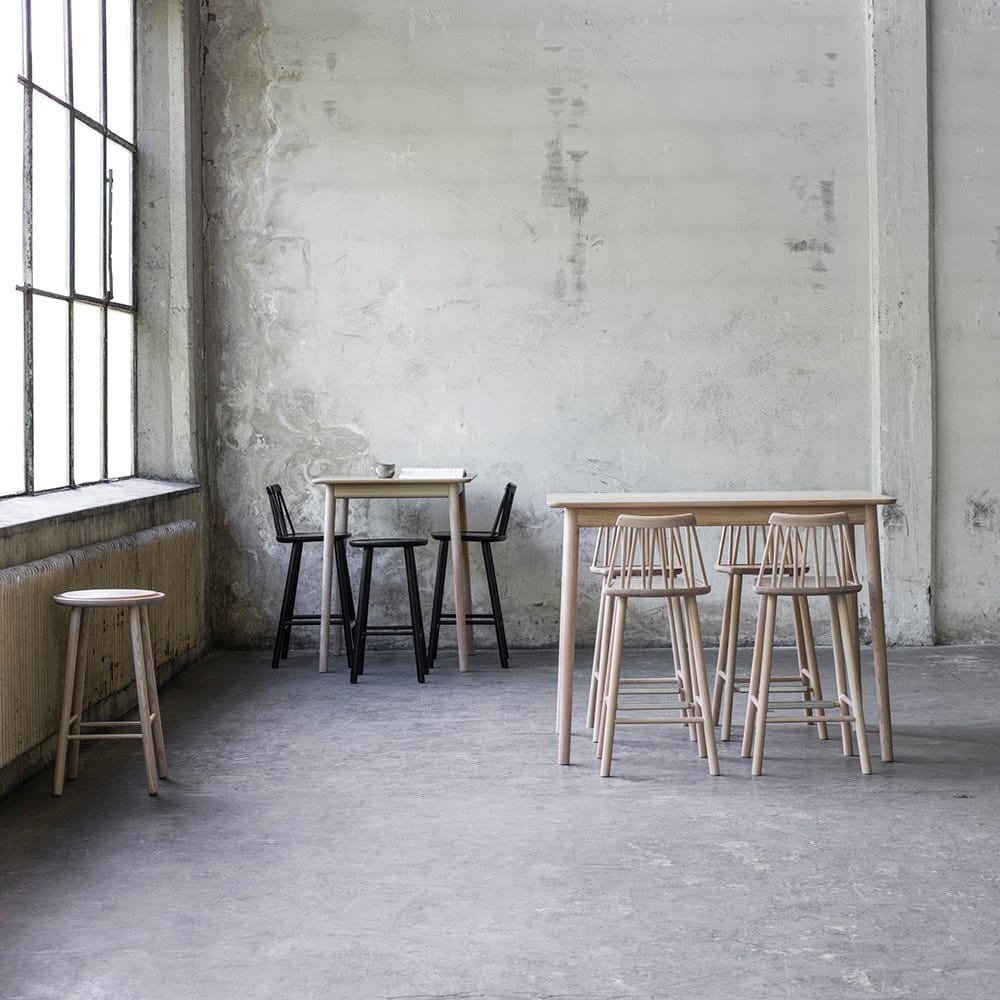 Табурет из ясеня с подставкой для ног Hans K ZigZag ARCH-00008717