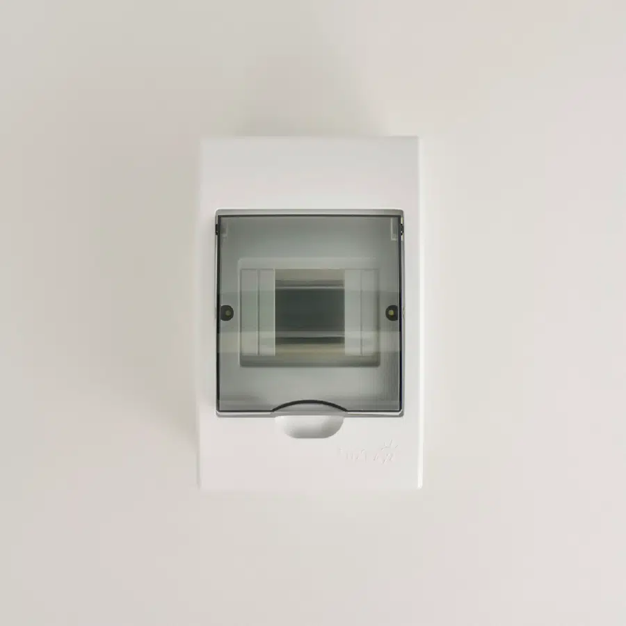 LUXRAY Бокс с прозрачной крышкой ЩРВ-П-4 для внутренней установки LEZARD 731-1000-004