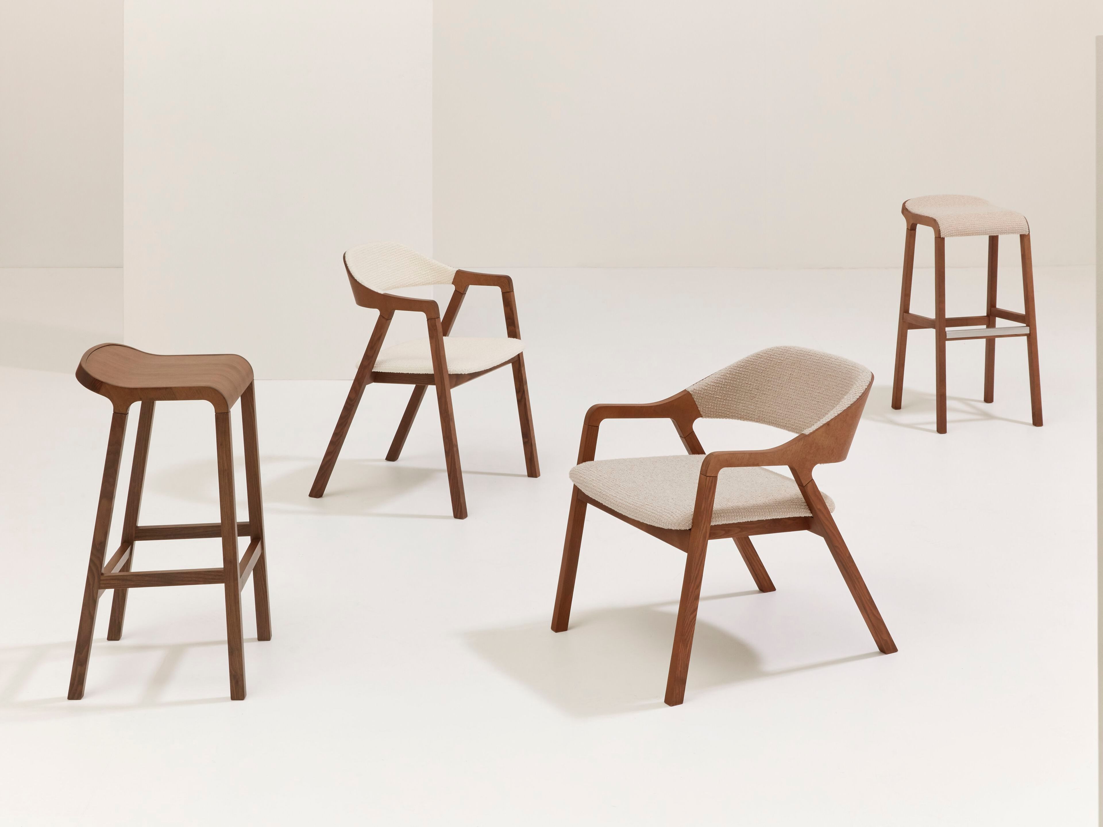 Кресло с подлокотниками из ясеня и мягким сиденьем/спинкой Billiani Layer ARCH-00000364 - Вид №3