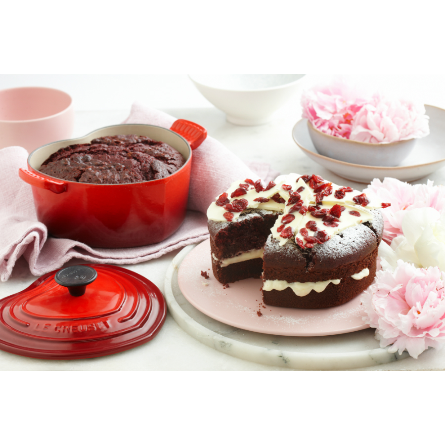 Кастрюля чугунная в форме сердца Le Creuset, Ø20 см, вишневая 25105020602460 - Вид №3