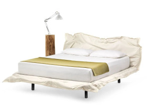 Мягкая кровать из ткани