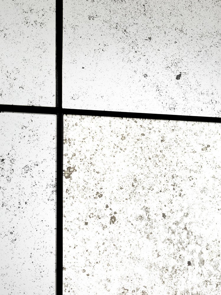 Зеркало-окно в черной раме 110х70 см черное Mountbatten EICHHOLTZ ДИЗАЙНЕРСКИЕ 00-3882983 Зеркальный;черный  - Вид №1