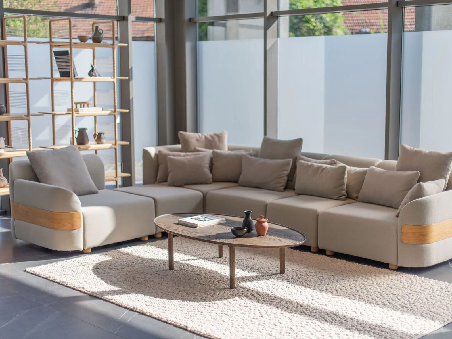 Овальный журнальный столик из дуба Gazzda Mu ARCH-00151248 - Вид №8