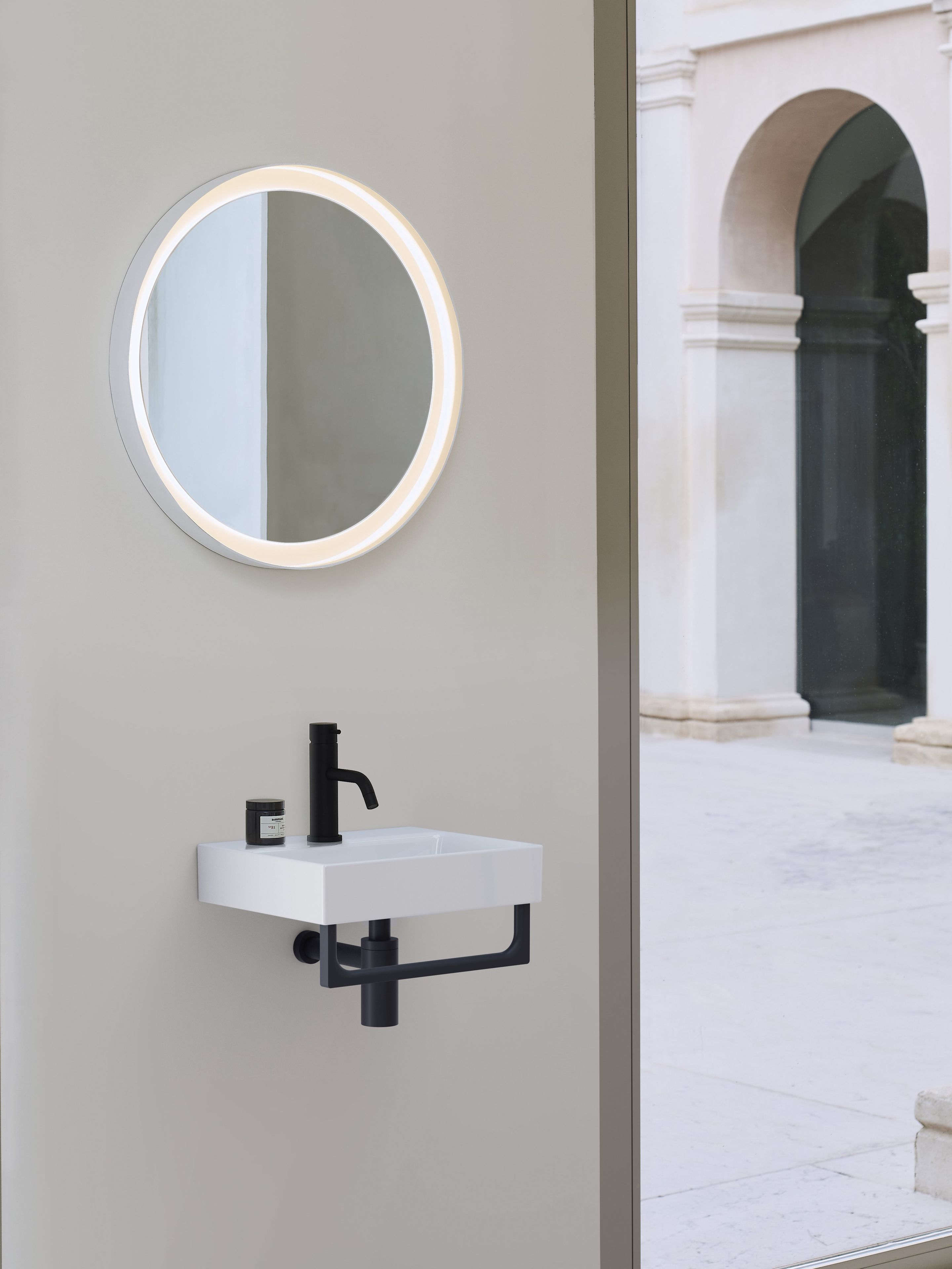 Керамическая прямоугольная подвесная раковина с держателем для полотенец GSI ceramica Nubes ARCH-00114331 - Вид №2