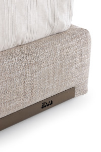 Двуспальная кровать из ткани с мягким изголовьем