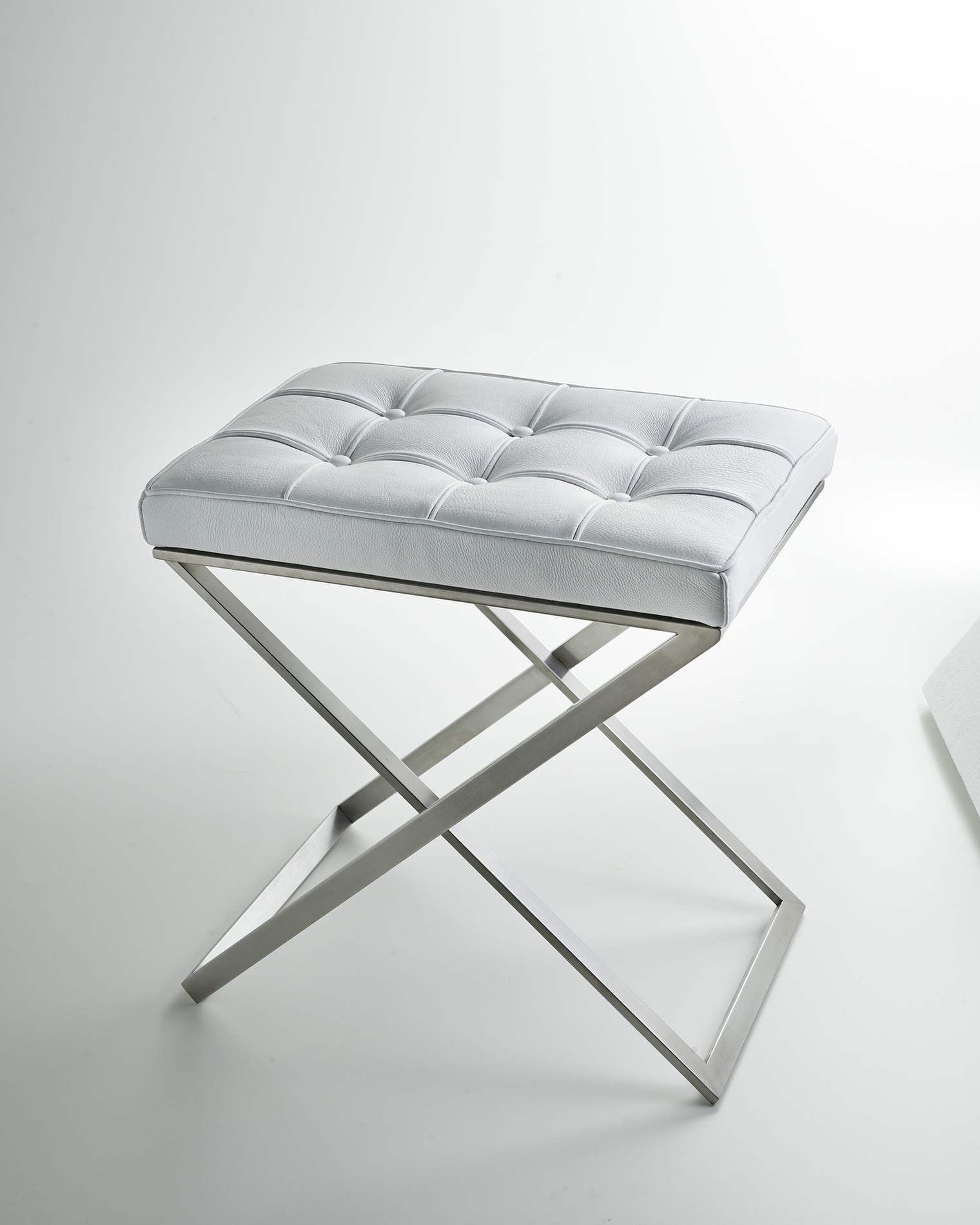 LONE-C/XL/.. 3SC Табурет со скрещенными ножками из полированной нержавеющей стали - Кожаная подушка CAPITONNE Moderno Treesseci 3SC