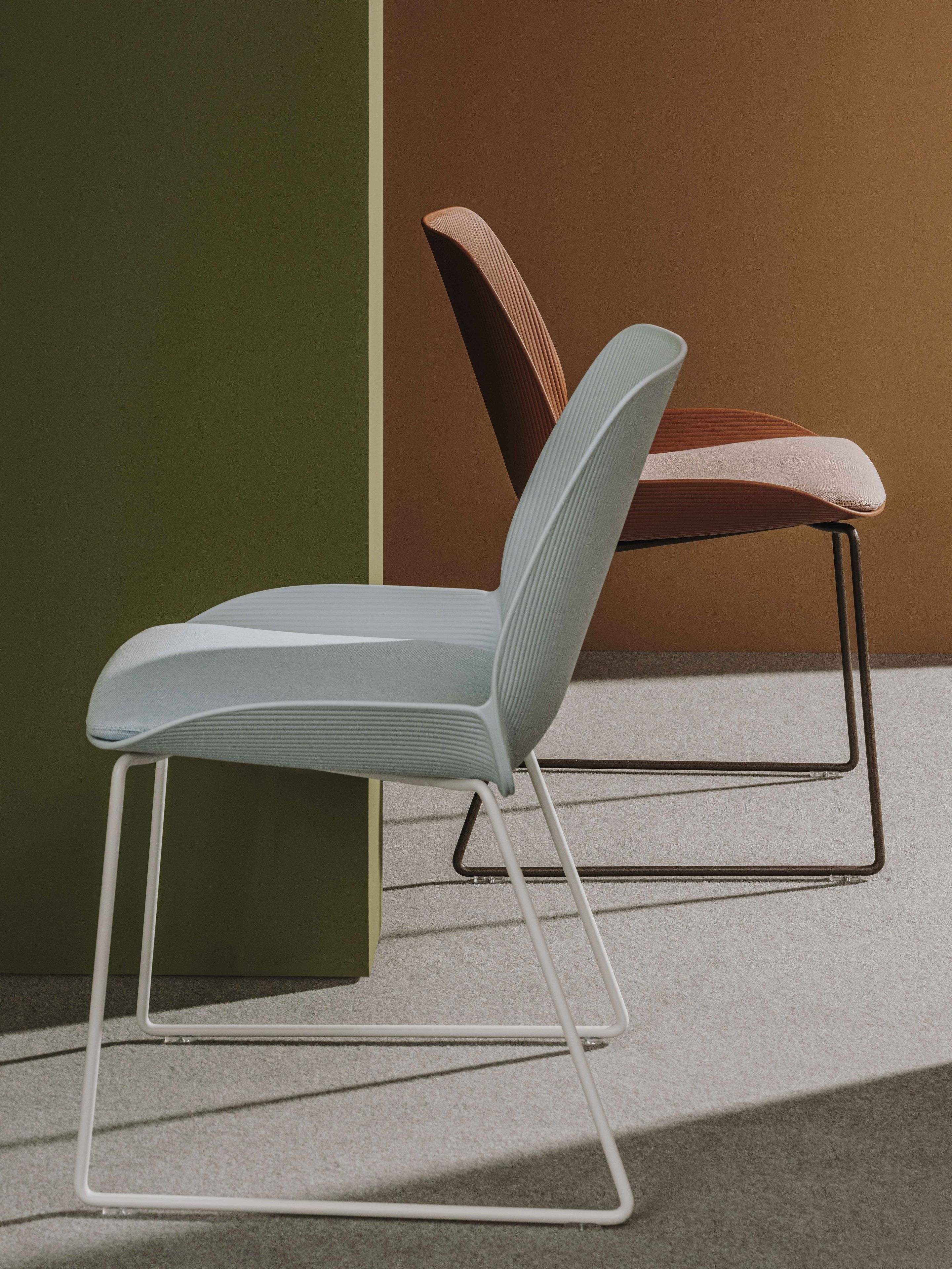 Полимерное садовое кресло со встроенной подушкой Andreu World Nuez Outdoor ARCH-00090685 - Вид №3