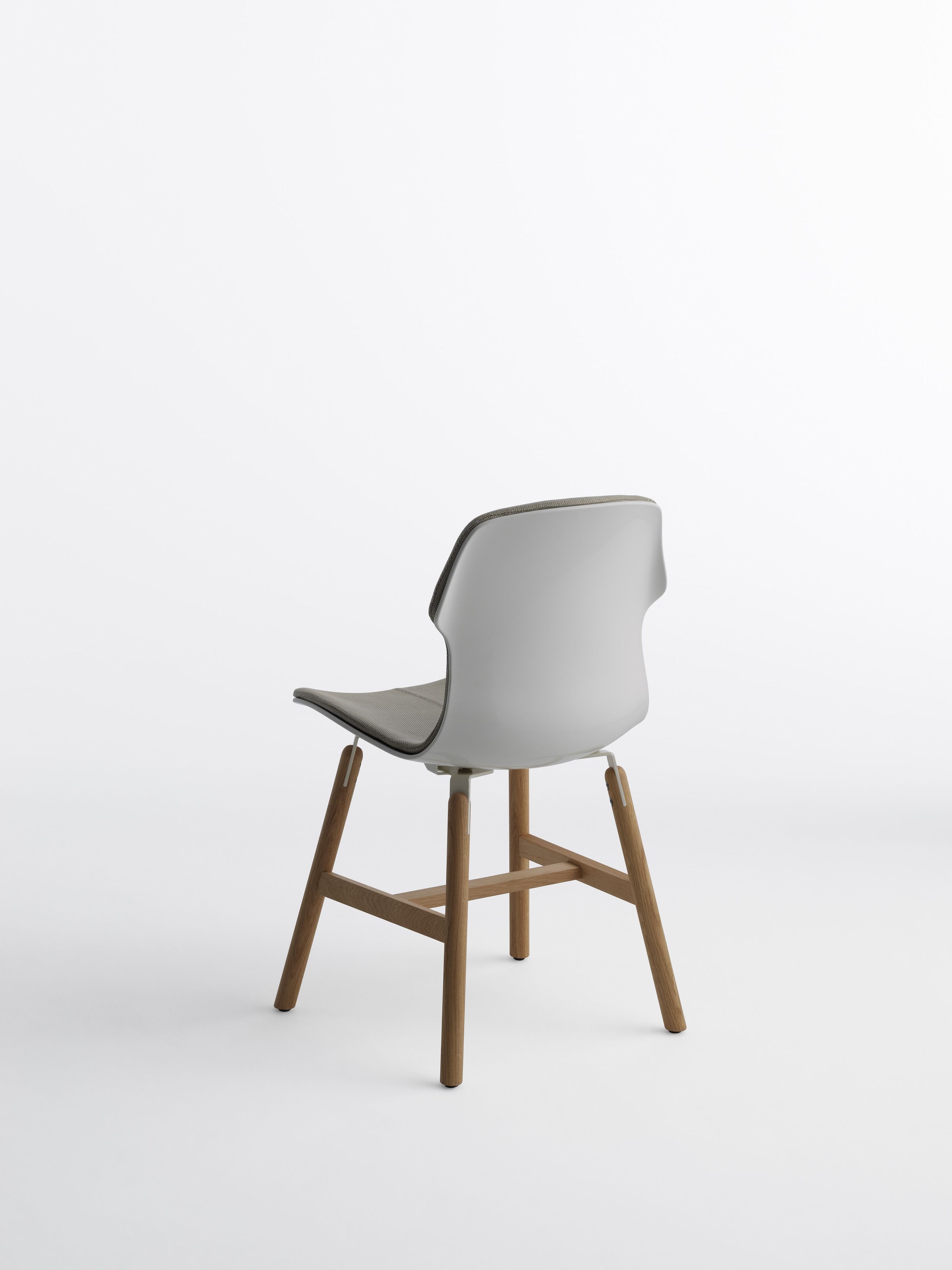Мягкий стул спереди из ткани или кожи с деревянными ножками Casamania & Horm стерео ARCH-00007918 - Вид №2