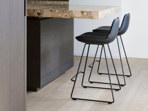 Кожаный табурет для салазок