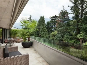 ALUVETRO Стеклянный парапет для окон и балконов Sistema balaustra garda