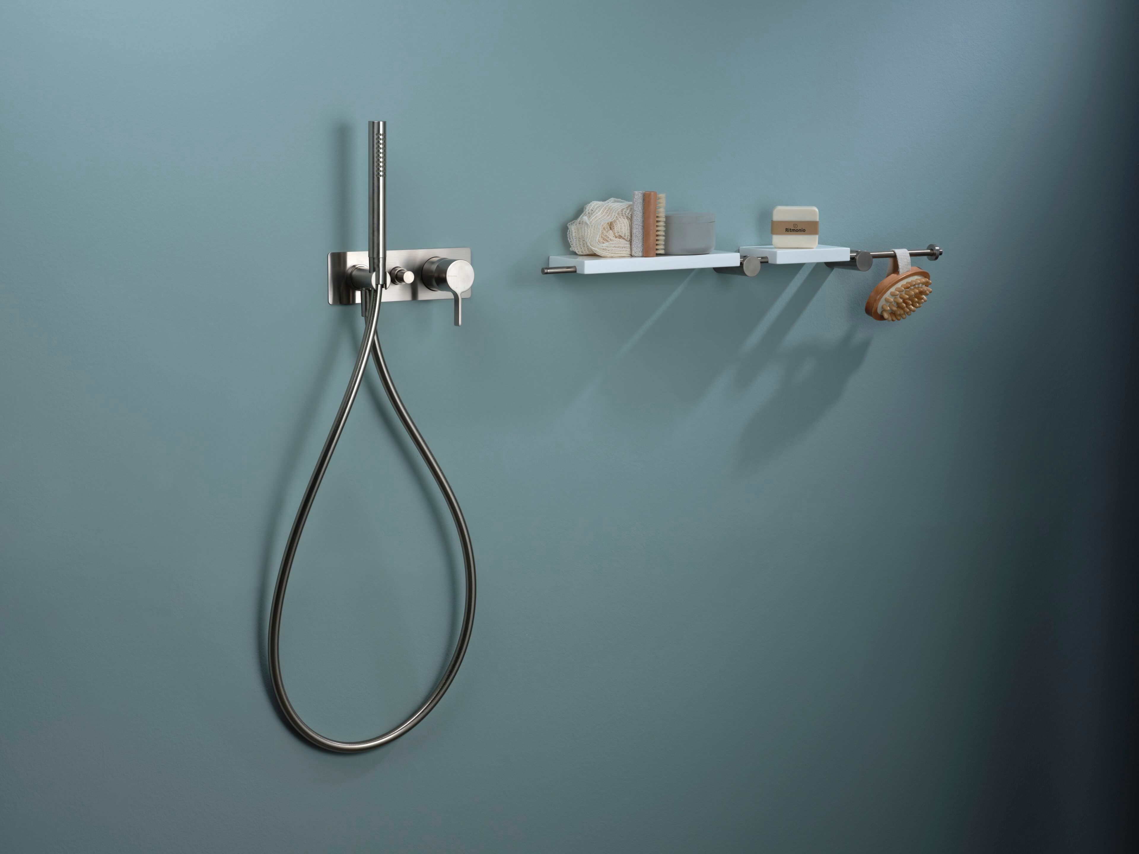 Настенный смеситель для ванны с ручным душем Ritmonio Tie ARCH-00151504 - Вид №1