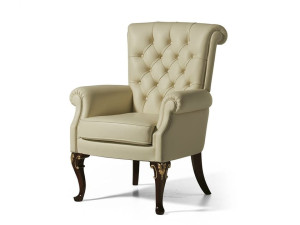 Кожаное кресло с подлокотниками