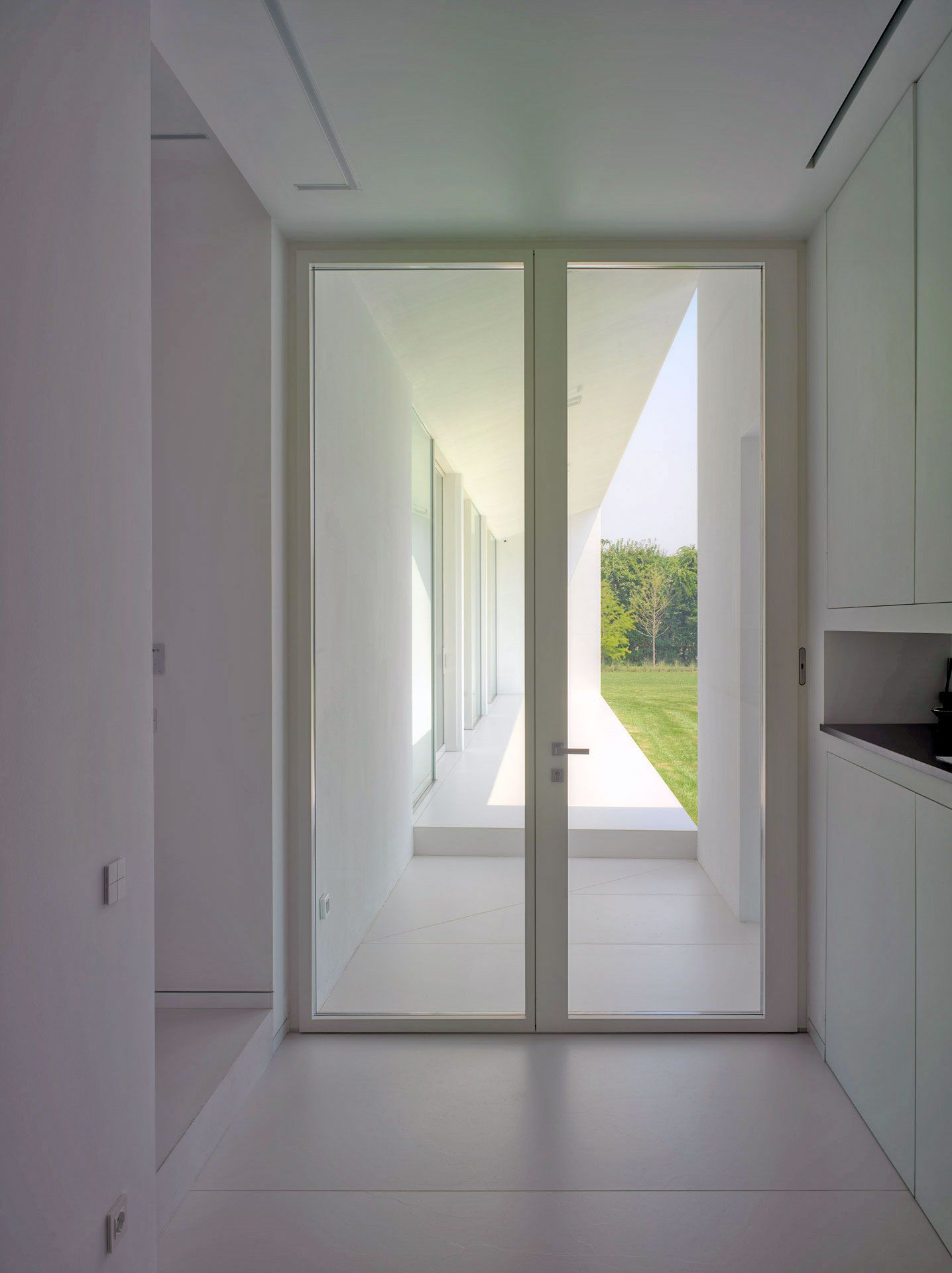 Входная дверь из дерева и стекла Carminati Skyline System ARCH-00142265 - Вид №1