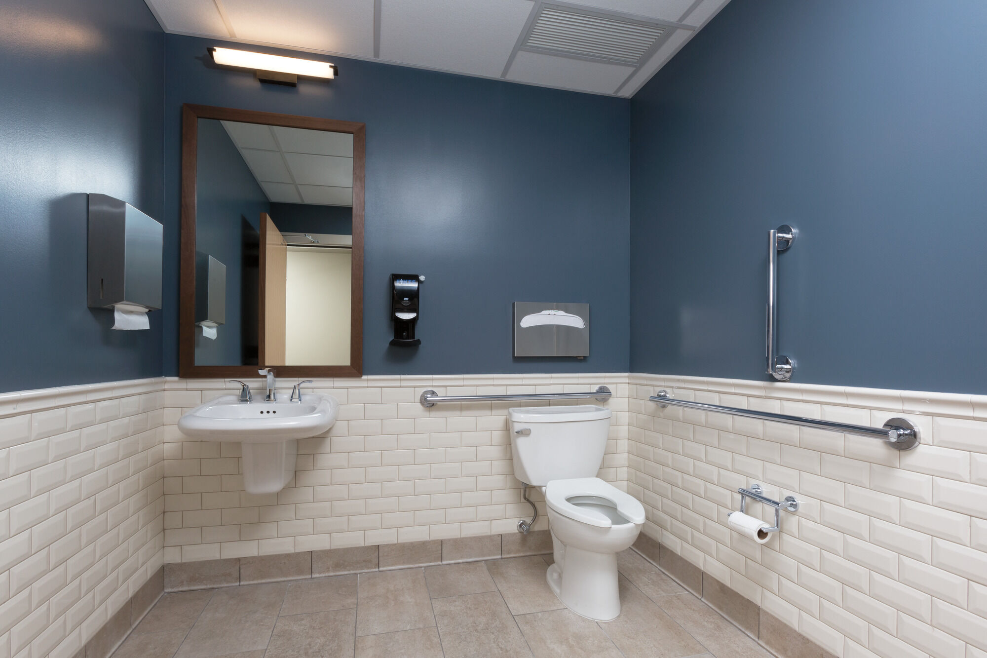 41942 42-дюймовый угловой современный декоративный поручень ADA Delta Faucet Delta Хром - Вид №1