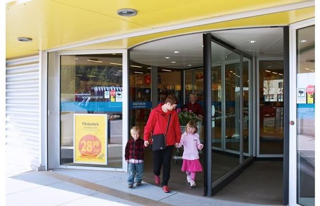 ASSA ABLOY Вращающаяся дверь большой вместимости с тремя секторами Porte automatiche girevoli sun-id-1491804 - Вид №7