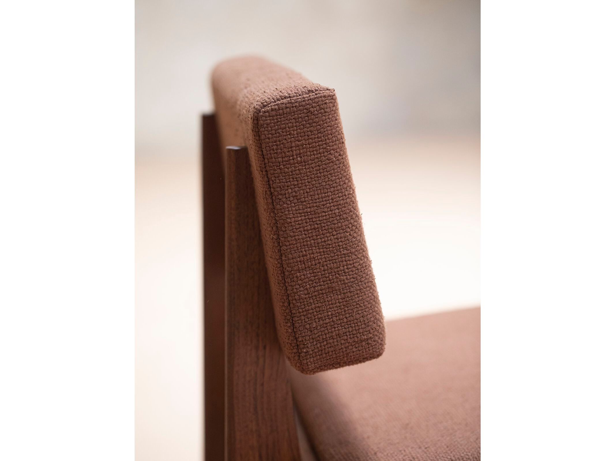 Тканевое кресло без подлокотников Phantom Hands X + L ARCH-00007562